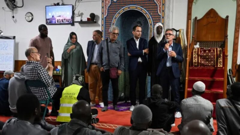 French Muslims on alert as pig heads found at nine mosques