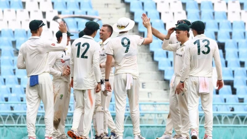 Australian cricketers fall sick after eating hotel food in India