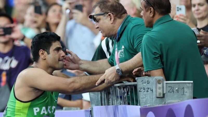 Government orders high-level inquiry into lifetime ban on Arshad Nadeem’s coach