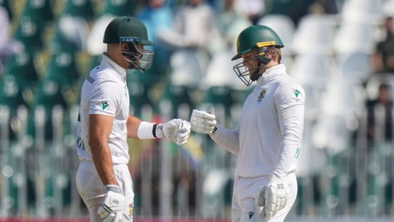 South Africa beat Pakistan by eight wickets to level Test series