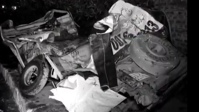 Four of same family killed as truck overturns on rickshaw in Lahore