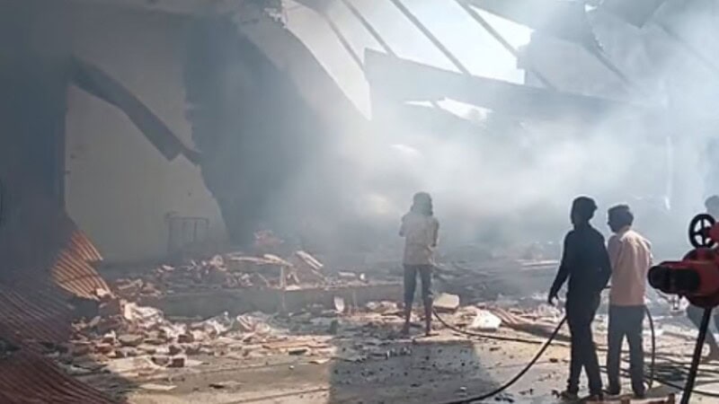 At least 15 dead in Faisalabad glue factory explosion