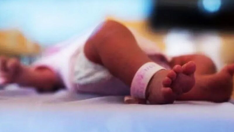 Woman delivers baby in street after maternity ward refuses admission