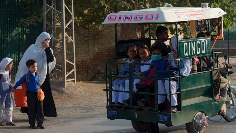 Rickshaw race in Muzaffargarh kills one student, injures 13