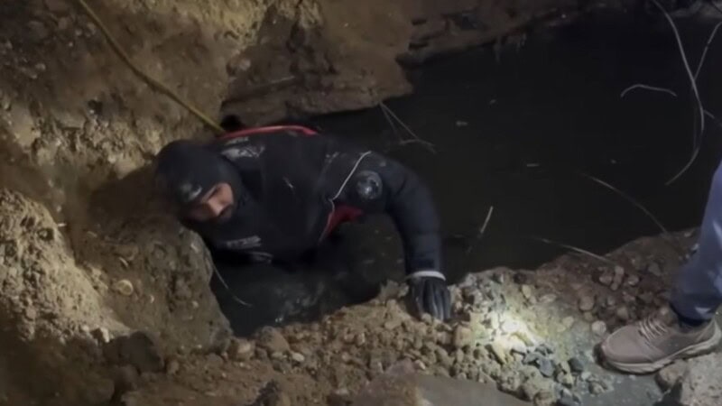 Body of child who fell into Nipa Chowrangi manhole recovered after 14 hours