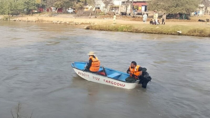 Man commits murder-suicide by jumping into canal with three-year-old daughter