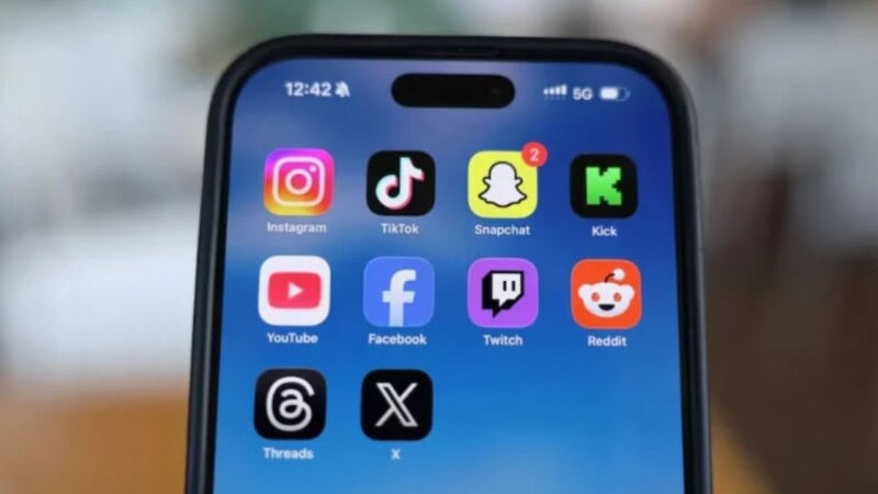 Pakistan issues final warning to social media platforms, cites Brazil-style action