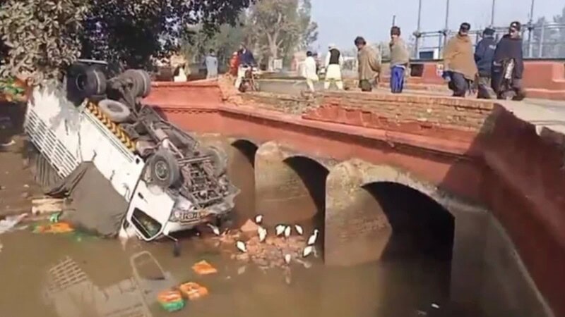At least 24 dead in two separate road accidents in Punjab, Balochistan