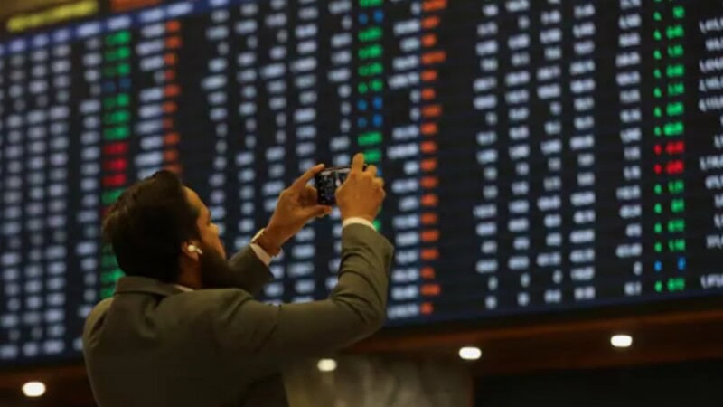 PSX holds firm near 188,000-mark