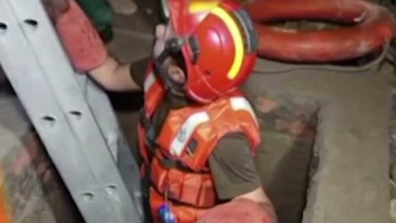 Widespread outrage as mother, daughter ‘die after falling into Lahore sewer’