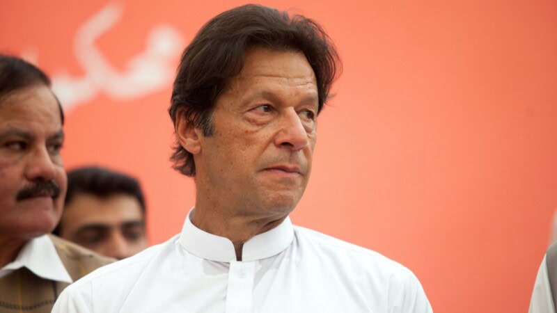 PIMS executive director reveals details of Imran Khan’s eye procedure