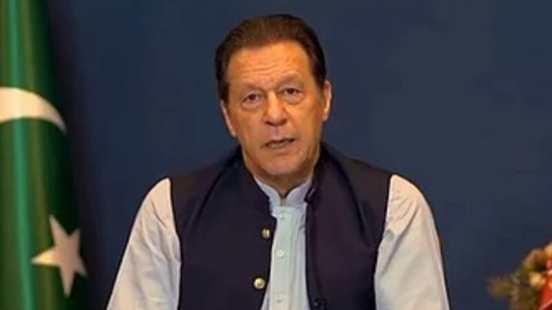 Politicians, journalists, Imran’s son react to eyesight loss reports; govt says health facilities available