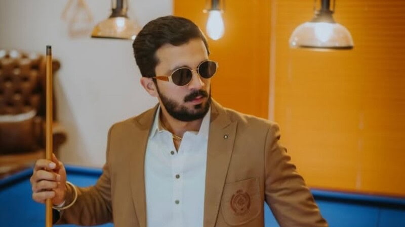 Rajab Butt breaks silence on sending divorce notice to Emaan