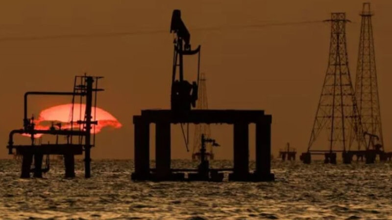 Oil falls below $100 after Pakistan-brokered Iran-US ceasefire