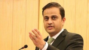 PPP-JI tensions: Mayor says considering sealing printing houses responsible for ‘Haq Do Karachi Ko’ banners