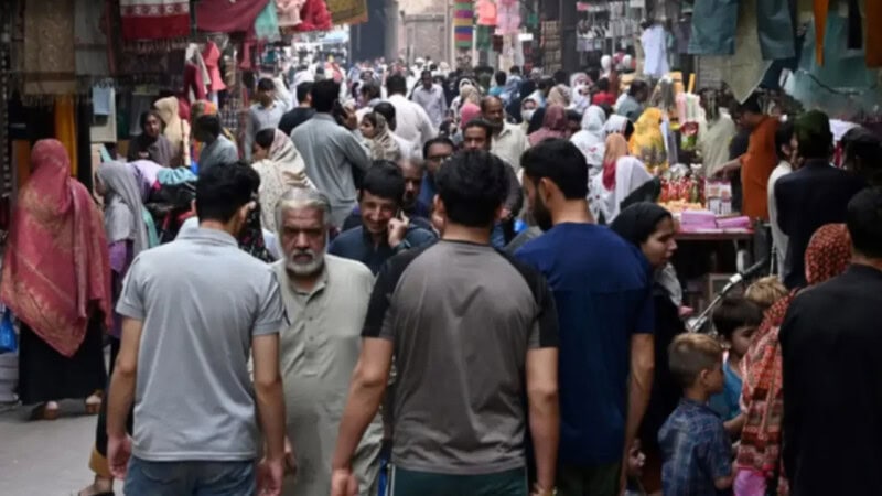 Early closures: Retailers claim losses worth Rs100 billion in a week