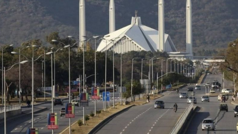 Islamabad launches crackdown on illegal security cabins outside private residences