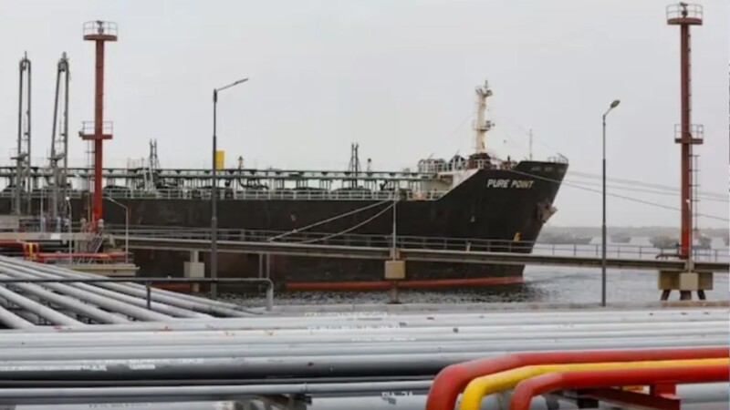 Oil tankers continue arriving in Pakistan despite Hormuz tensions
