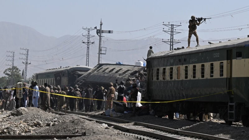 Suicide bombing kills 14, injures 20 on Quetta shuttle train