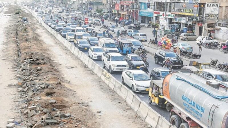 Sindh High Court orders govt to restore University Road within two months