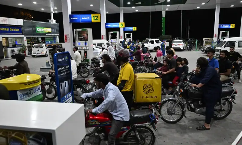 Petrol slashed by Rs4; diesel price unchanged