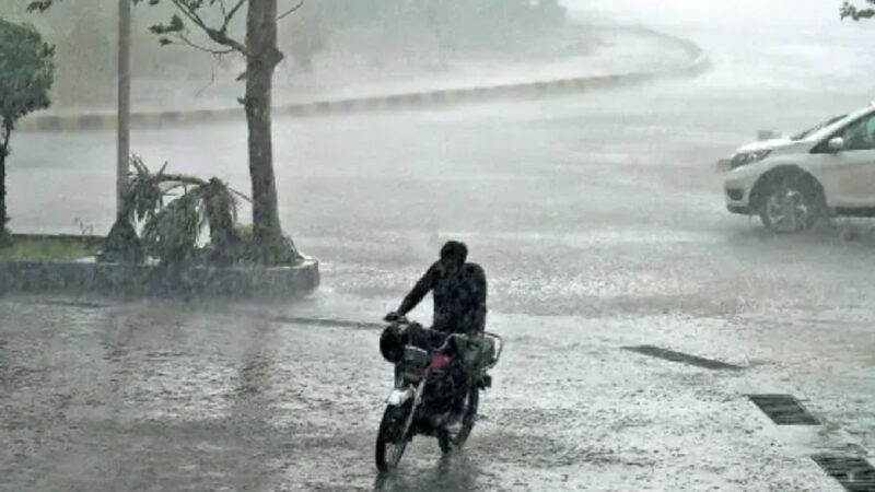 Rain, windstorm injure dozens across Faisalabad and Jhang