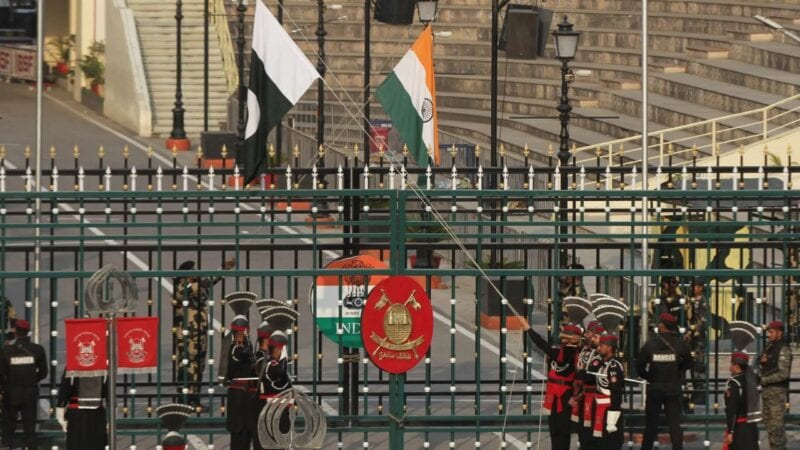 Activists from Pakistan, India call for no-war pact, urge both governments to resume dialogue