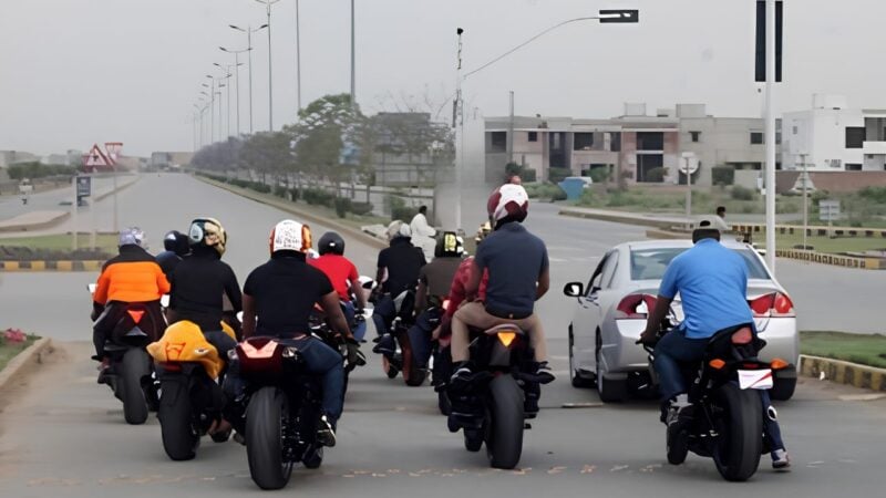 Traffic police ban heavy bikes on Lahore’s CBD Boulevard
