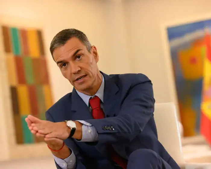 ‘An enormous hug from Spain’: Pedro Sanchez thanks young Gaza artist for mural tribute