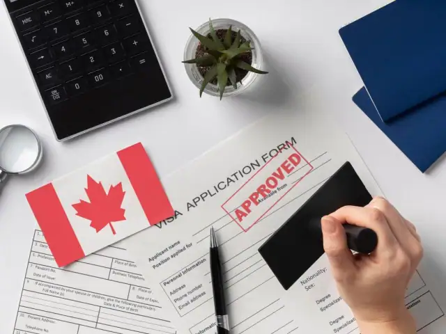 Canada announces 14-day fast-track permanent residency for THESE Pakistani professionals