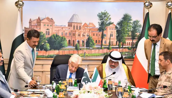 Pakistan, Kuwait sign defence agreement to expand military ties