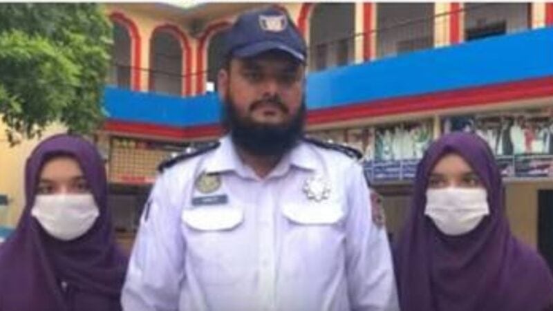 Lahore traffic warden’s twin daughters score exactly same marks in matric exams