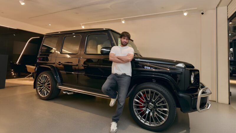 Waqar Zaka to sell new G-Wagon to fund scholarships for underprivileged Pakistanis