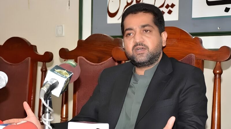 Six cops injured as Balochistan home minister escapes targeted attack