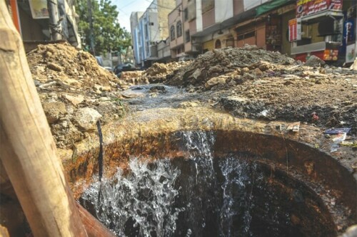 Two sanitation workers die after falling unconscious inside Karachi’s Bhimpura sewer