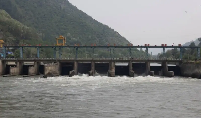 Father arrested after confessing to throwing three children into Jehlum canal