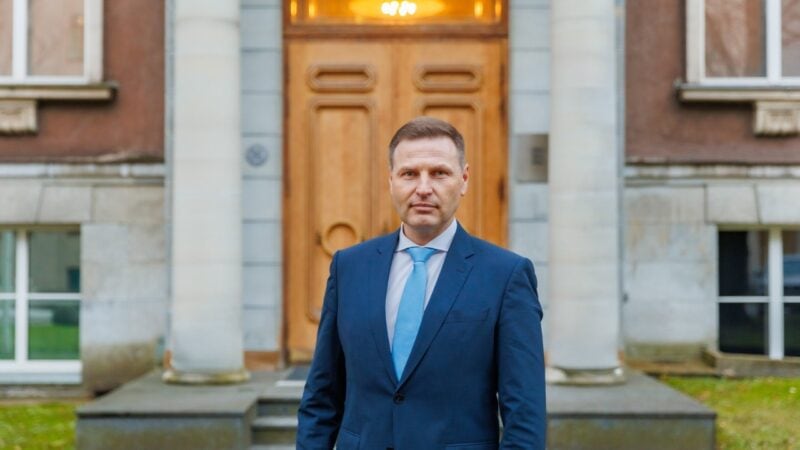 Estonian defence minister resigns over €70m ammunition scam involving Indian company