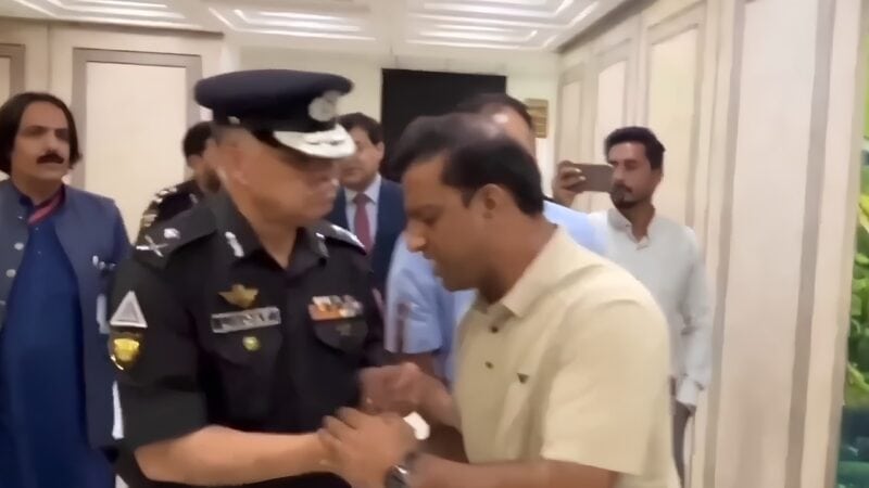 VIDEO: AJK police chief grabs reporter’s mic over questions about reported protester deaths