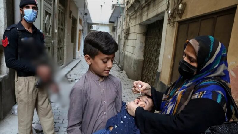 Two policemen killed as gunmen attack polio team in Noshki