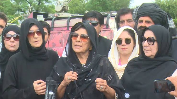 Imran Khan’s other two sisters also detained ahead of Sept 27 march
