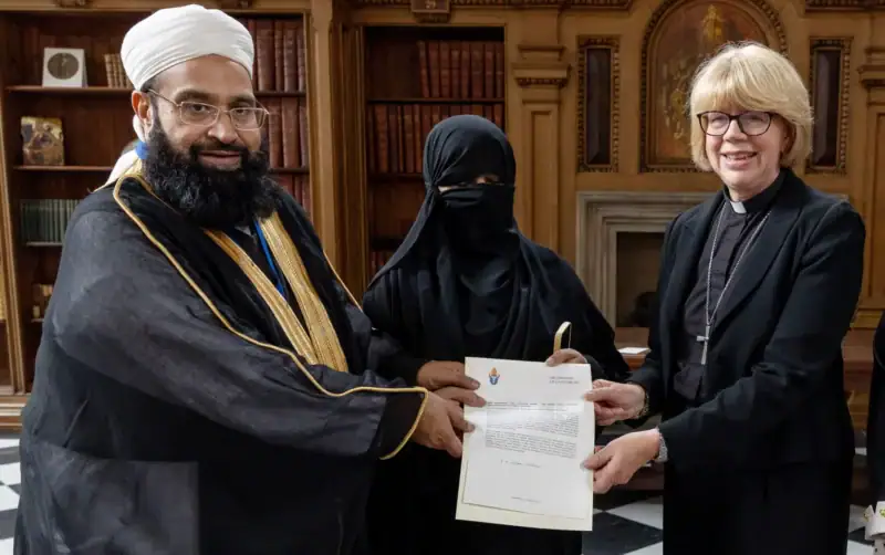 Telegraph accuses Tahir Ashrafi of protecting ‘blasphemy gang led by brother’