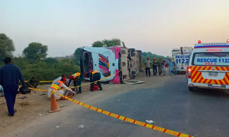 10 killed, 44 injured as bus turns turtle in Rajanpur; driver flees scene