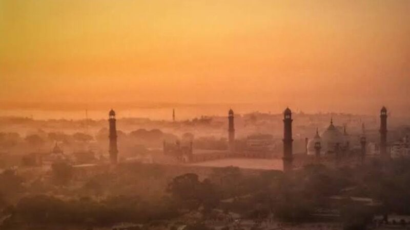 Lahore tops global pollution rankings with AQI of 410