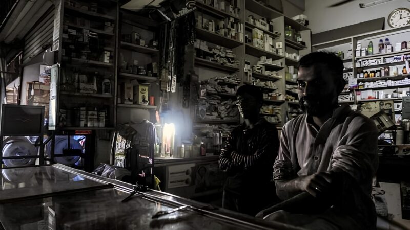 Lahore, adjoining districts faces up to 16 hours of daily power outages amid supply shortfall